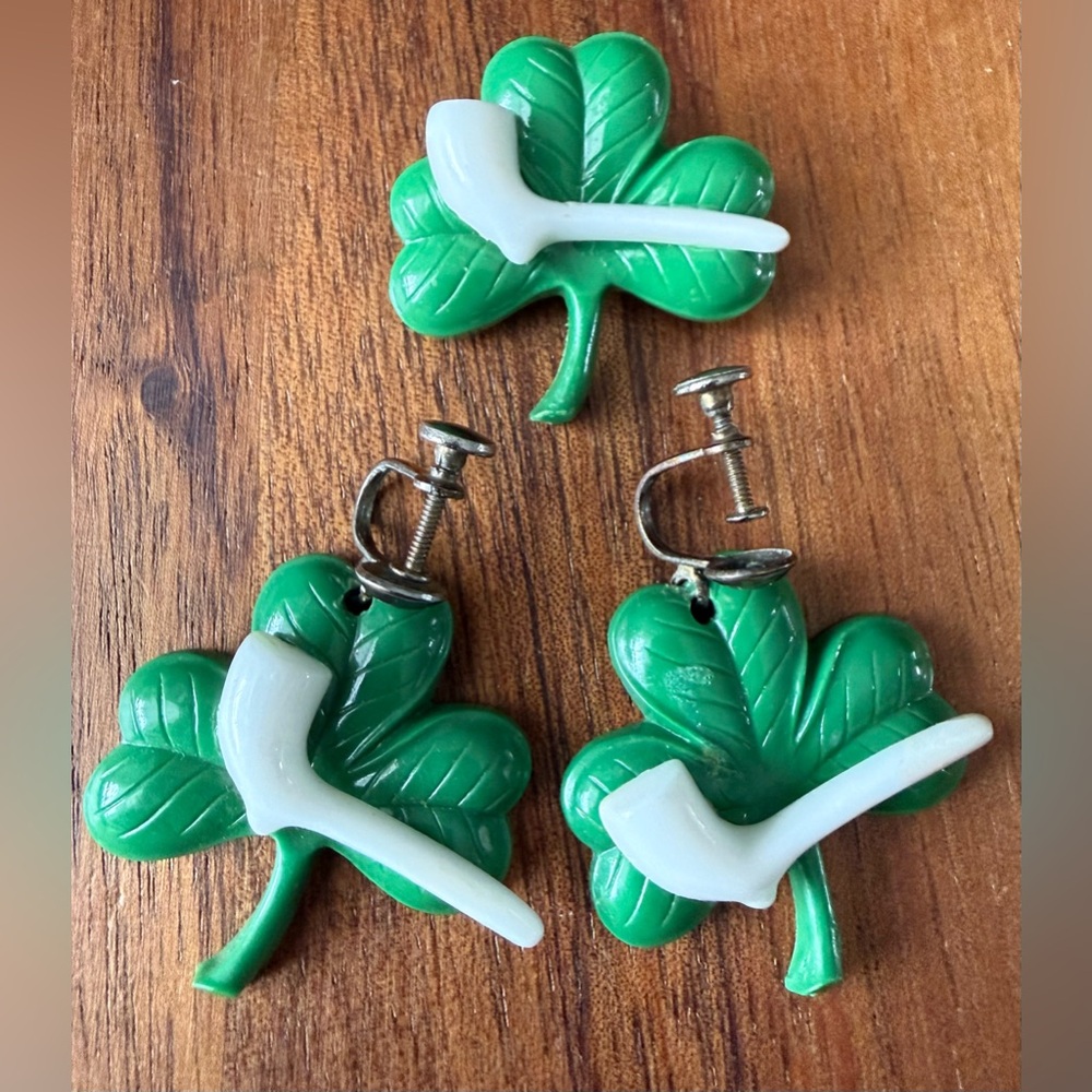 VTG St Patrick’s Day Screw On Earrings Pin Plastic Set Green Shamrock